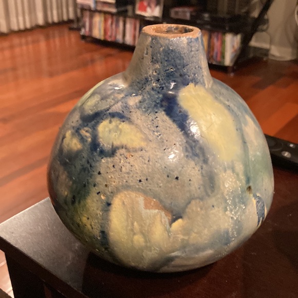 Vintage handmade flowers pottery - Picture 3 of 8